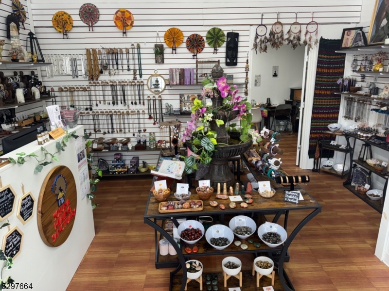 Roselle Boro, New Jersey 07203, United States, 6 Bedrooms Bedrooms, ,3 BathroomsBathrooms,Residential,Active,53516