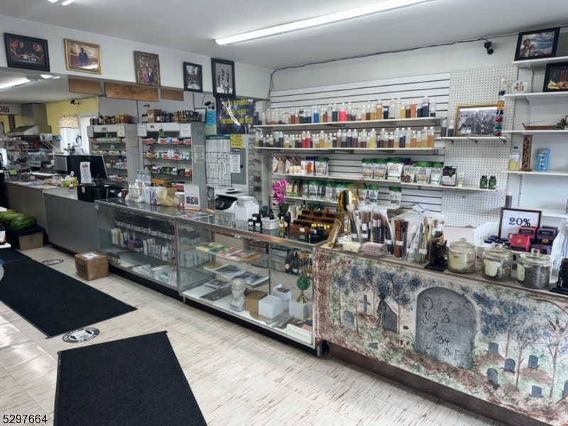 Roselle Boro, New Jersey 07203, United States, 6 Bedrooms Bedrooms, ,3 BathroomsBathrooms,Residential,Active,53516