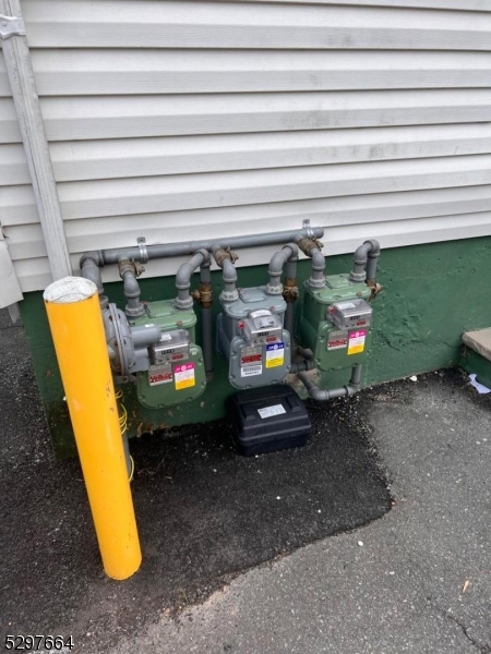 Roselle Boro, New Jersey 07203, United States, 6 Bedrooms Bedrooms, ,3 BathroomsBathrooms,Residential,Active,53516