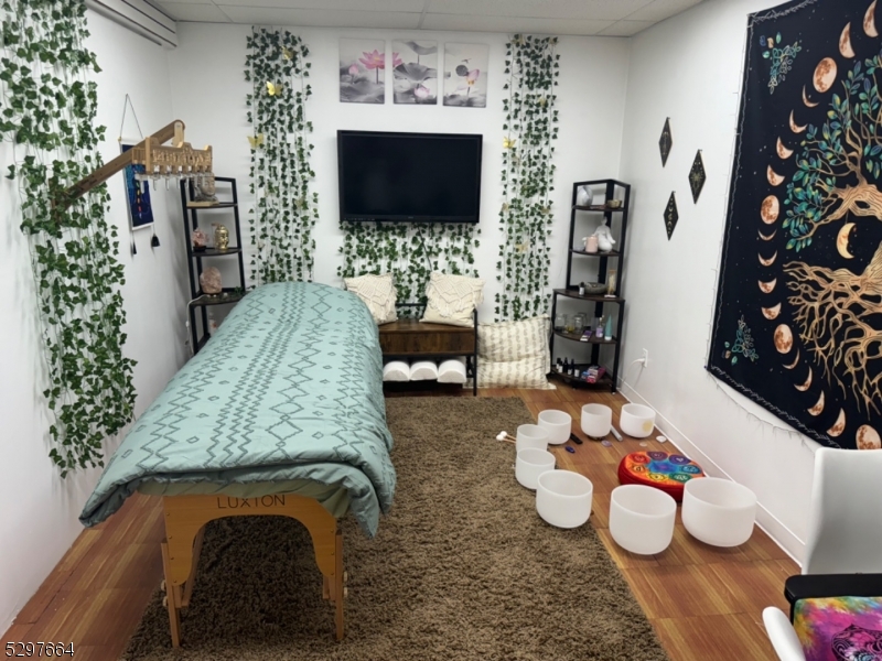 Roselle Boro, New Jersey 07203, United States, 6 Bedrooms Bedrooms, ,3 BathroomsBathrooms,Residential,Active,53516