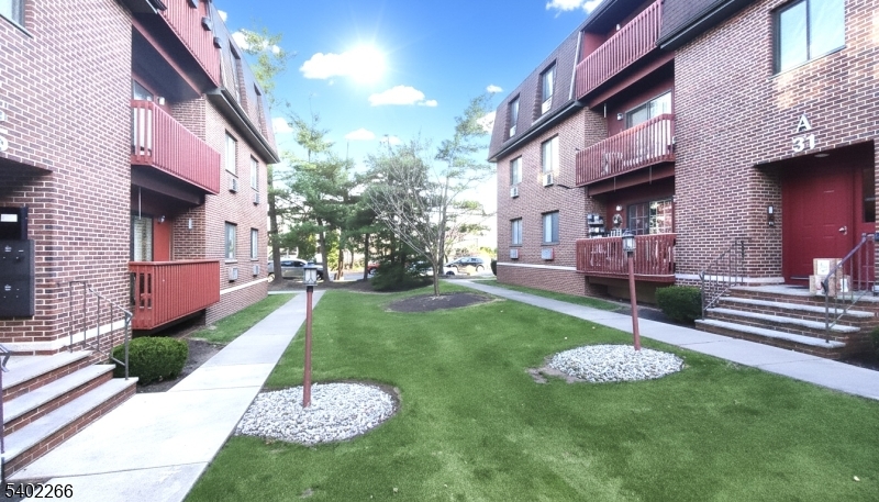 Belleville Commons - Residential