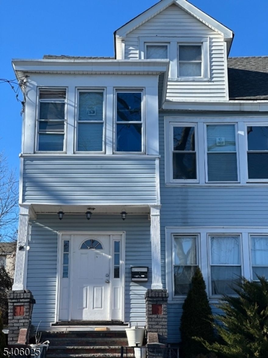 NEWLY RENOVATED APARTMENT WITH OPEN CONCEPT NEW STAINLESS APPLIANCES AND UPGRADED BATHROOMS CLOSE TO GARDEN STATE PARKWAY AND BUS ROUTE