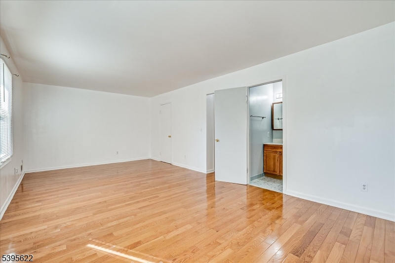 South Plainfield Boro, New Jersey 07080, United States, 3 Bedrooms Bedrooms, ,3 BathroomsBathrooms,Residential,Active,239714