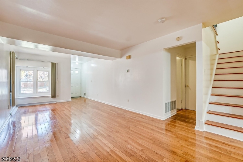 South Plainfield Boro, New Jersey 07080, United States, 3 Bedrooms Bedrooms, ,3 BathroomsBathrooms,Residential,Active,239714