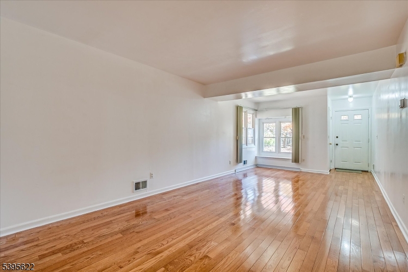 South Plainfield Boro, New Jersey 07080, United States, 3 Bedrooms Bedrooms, ,3 BathroomsBathrooms,Residential,Active,239714