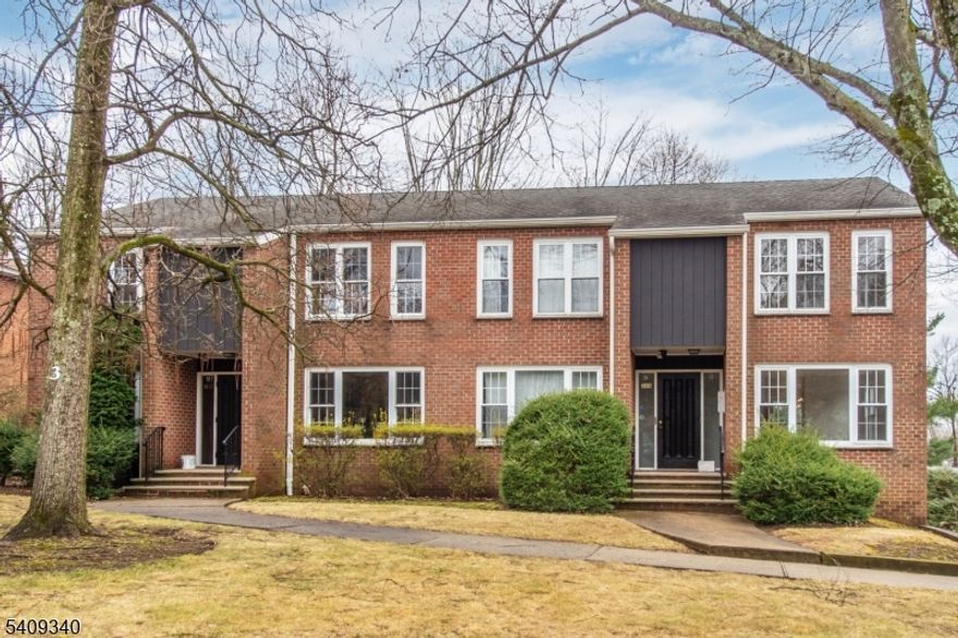 *Lease term length negotiable for short term or longer term* Enviable in-town location. Just blocks to the train station and to restaurants and shopping in Downtown Summit. 2 bedroom, 1 bath townhouse with open kitchen and living space. This townhouse is three floors, bedrooms upstairs and living space downstairs, with a ground floor laundry room and attached garage. Offering privacy and a great sized living space. Updated kitchen with designer light fixtures and stainless steel appliances, granite counters. High ceilings and spacious rooms. Hardwood floors throughout.