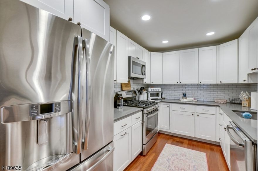 Why rent when you can own! Beautifully renovated condo in the desirable Sutton Woods community. Upon entering you will find an open concept floor plan, hardwood floors throughout, and abundant natural light. Wonderfully renovated kitchen with stainless steel appliances, quartz countertops, plenty of storage space, and breakfast bar. The kitchen is open to the dining room and living room perfect for entertaining and hosting. Oversized bedroom comes with a large walk in closet, bonus closet, and large windows. Newly renovated spa bathroom has an oversized shower with dual shower heads and large storage closet. Ground level unit with sliding glass doors opens to lush green patio. Washer/Dryer in unit. Attached spacious 1 car garage with plenty of storage. Low association dues includes Pool, trash, snow removal, and water. Close to Downtown New Providence, Summit, Chatham train lines. Make this your home today!