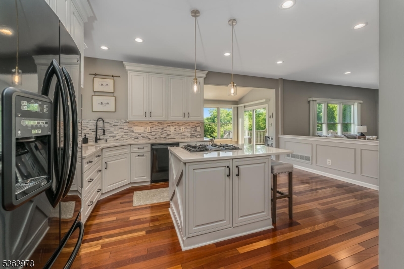 Greenwich Twp., New Jersey 08886, United States, 4 Bedrooms Bedrooms, ,3 BathroomsBathrooms,Residential,Pending,153397