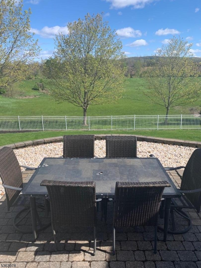 Greenwich Twp., New Jersey 08886, United States, 4 Bedrooms Bedrooms, ,3 BathroomsBathrooms,Residential,Pending,153397