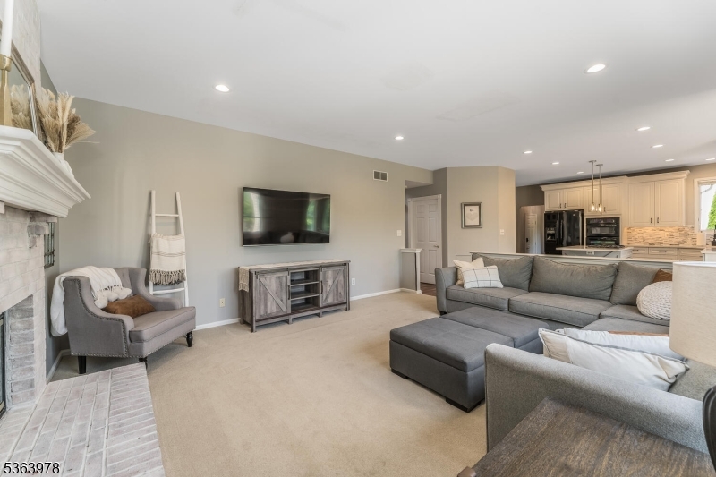 Greenwich Twp., New Jersey 08886, United States, 4 Bedrooms Bedrooms, ,3 BathroomsBathrooms,Residential,Pending,153397