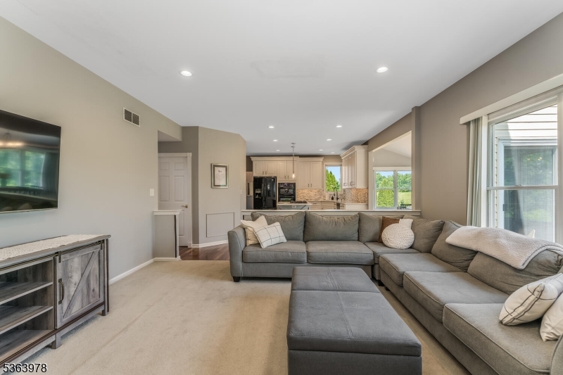 Greenwich Twp., New Jersey 08886, United States, 4 Bedrooms Bedrooms, ,3 BathroomsBathrooms,Residential,Pending,153397