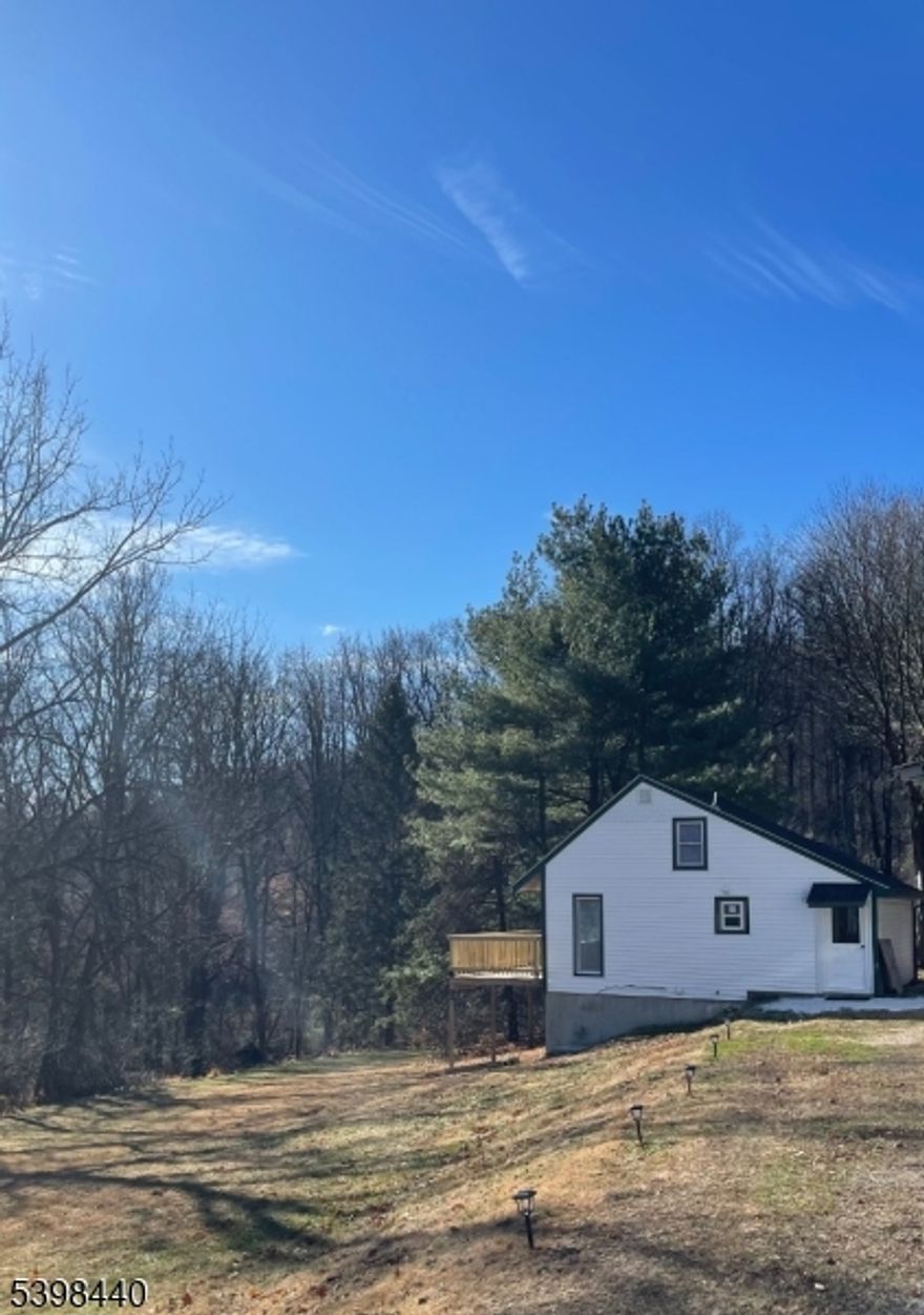 Welcome to a peaceful retreat that offers the comfort of a quiet setting without sacrificing convenience. This lovely rental is tucked away in a calm environment, perfect for unwinding and enjoying everyday living. Despite the serene surroundings, you're just minutes from supermarkets, shopping, restaurants, and other daily essentials. Easy access to main roads makes commuting simple, while the location allows you to come home to a more relaxed and private atmosphere. Whether you're looking for a place to recharge or a home that keeps you close to everything you need, this rental provides the perfect balance of tranquility and accessibility. A wonderful opportunity to enjoy peaceful living with modern convenience right nearby.