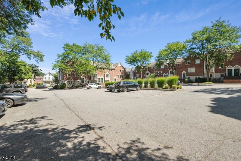 PARK PLAZA - Residential