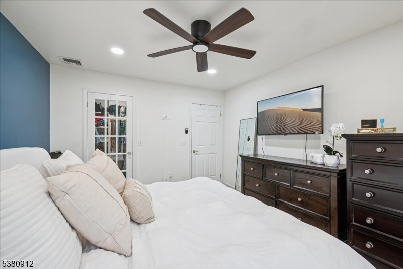 PARK PLAZA - Residential