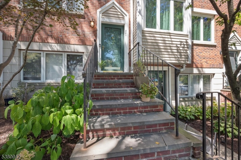 PARK PLAZA - Residential