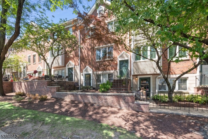 PARK PLAZA - Residential