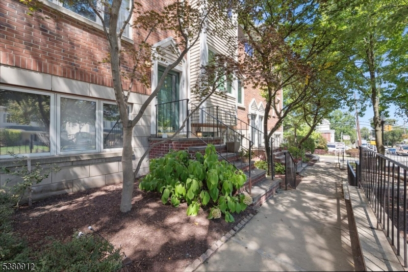 PARK PLAZA - Residential