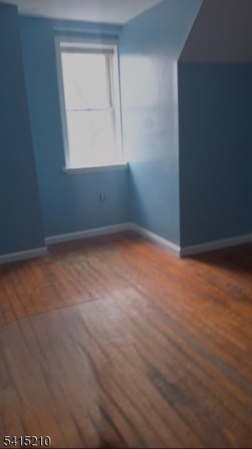 Private room available for rent in a large, well-maintained home located in the North Ward of Newark, just off Bloomfield Avenue. The property features two fully equipped kitchens and five shared bathrooms, providing flexibility and convenience for residents. Rooms may be rented furnished or unfurnished and include access to a shared updated bathroom and eat-in kitchen. Wi-Fi and all utilities are included in the rent. The home is situated within a five-minute walk of multiple NJ Transit bus stops along Bloomfield Avenue, offering access to Downtown Newark, Newark Penn Station, Montclair, and surrounding areas, as well as convenient access to New York City via public transportation and major roadways. The location provides close proximity to grocery stores, restaurants, caf s, pharmacies, and other everyday conveniences, along with nearby access to Branch Brook Park.