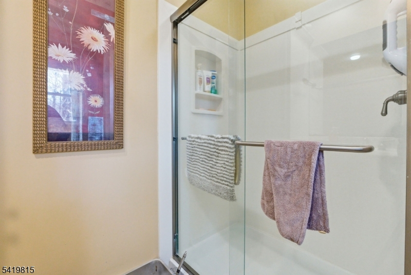 Barry Lakes - Residential