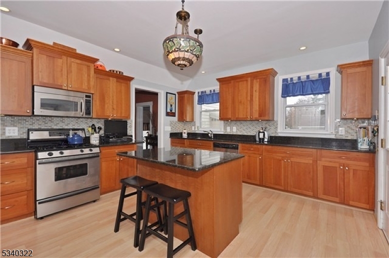 Butler Boro, New Jersey 07405, United States, 3 Bedrooms Bedrooms, ,3 BathroomsBathrooms,Residential,Coming Soon,99059