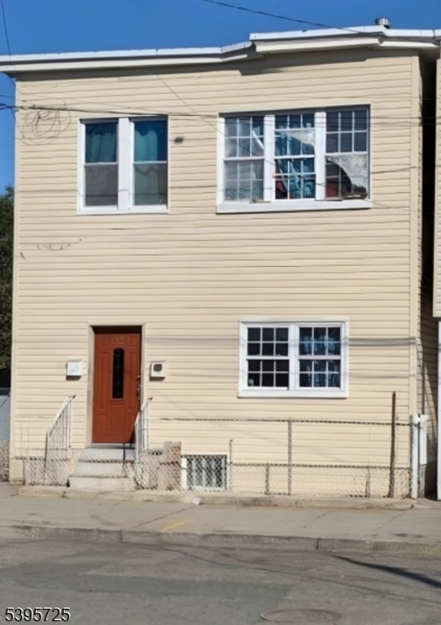 Available for rent 2 Bedroom first fl apartment with shared yard use. Utilities are NOT included. Need 1 month Security Deposit, 1 Month's rent, Income verification and Background Screening.