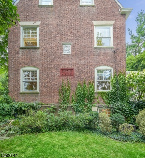 Upper Wyoming - Residential