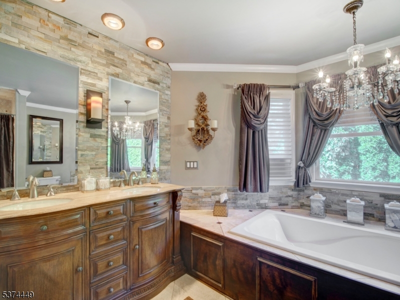 HUNTERS RIDGE - Residential