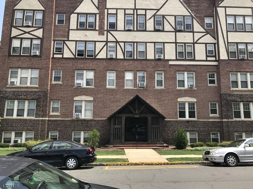 1 Bedroom 1 bath Apartment in a Elevator Building. Hardwood Floors throughout. All utilities included Electricity, laundry available in the basement. Street parking available with a resident permit. Apartment is on the fourth Floor.