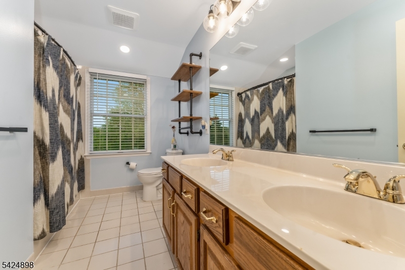 Centerville Manor - Residential