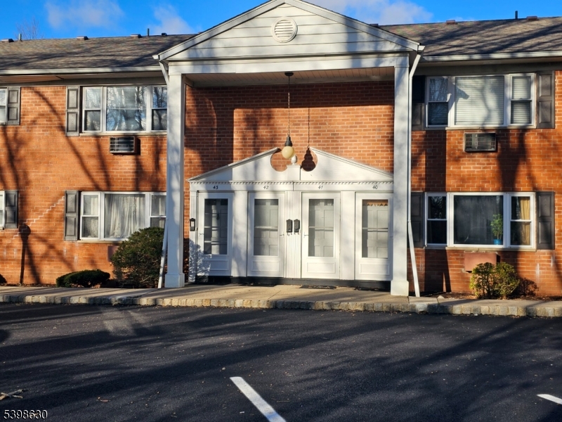 LINCOLN GARDENS - Residential Lease