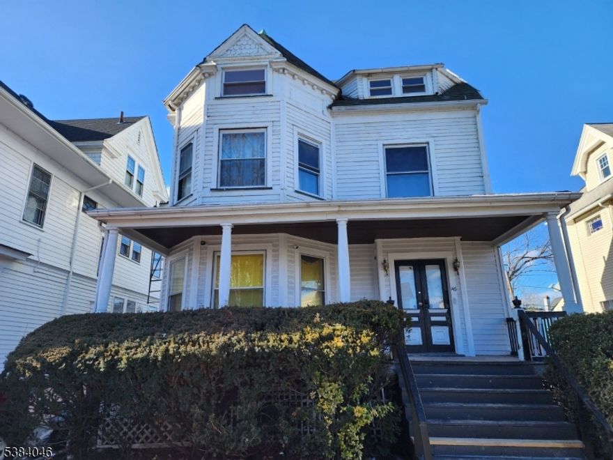 Welcome home to this beautiful renovated 2 bedroom 1 bath apartment. Nestled on the 3rd floor. Hardwood floors, Don't miss this opportunity to call this modern apartment your new home.