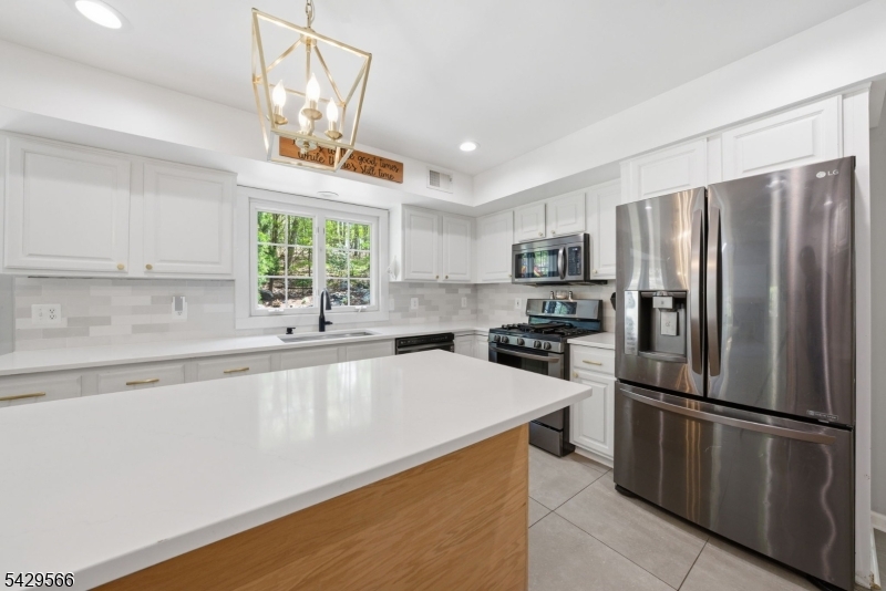 Jefferson Twp., New Jersey, 07849, United States, 4 Bedrooms Bedrooms, ,3 BathroomsBathrooms,Residential,Active,2052135