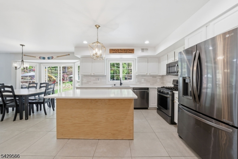 Jefferson Twp., New Jersey, 07849, United States, 4 Bedrooms Bedrooms, ,3 BathroomsBathrooms,Residential,Active,2052135