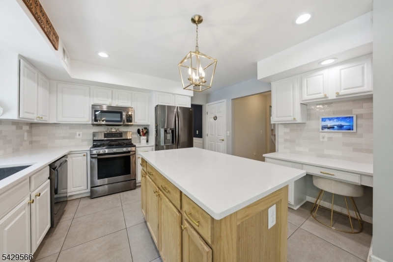 Jefferson Twp., New Jersey, 07849, United States, 4 Bedrooms Bedrooms, ,3 BathroomsBathrooms,Residential,Active,2052135