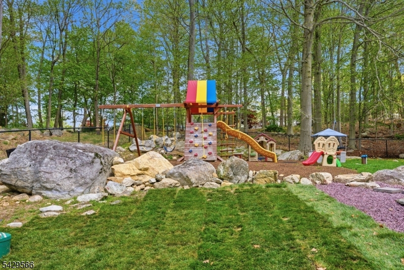 Jefferson Twp., New Jersey, 07849, United States, 4 Bedrooms Bedrooms, ,3 BathroomsBathrooms,Residential,Active,2052135