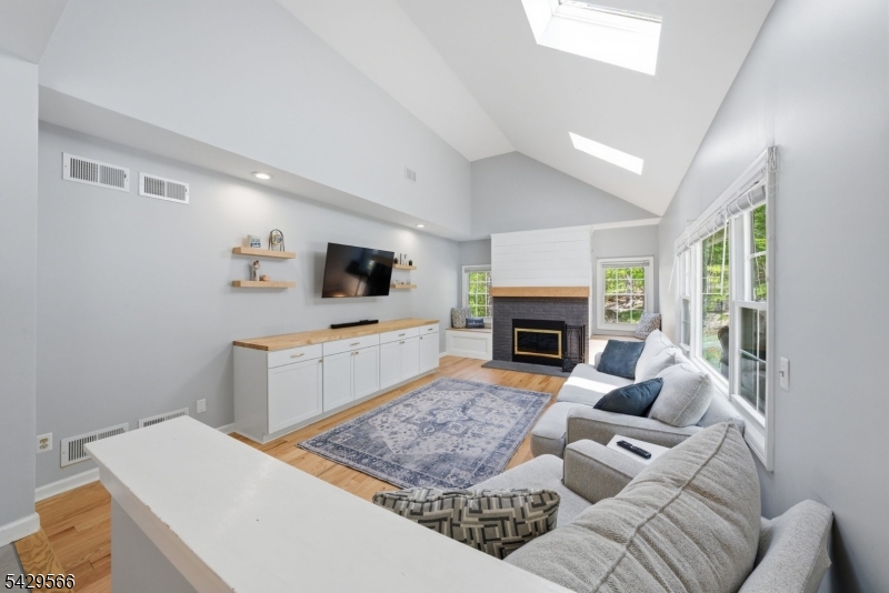 Jefferson Twp., New Jersey, 07849, United States, 4 Bedrooms Bedrooms, ,3 BathroomsBathrooms,Residential,Active,2052135