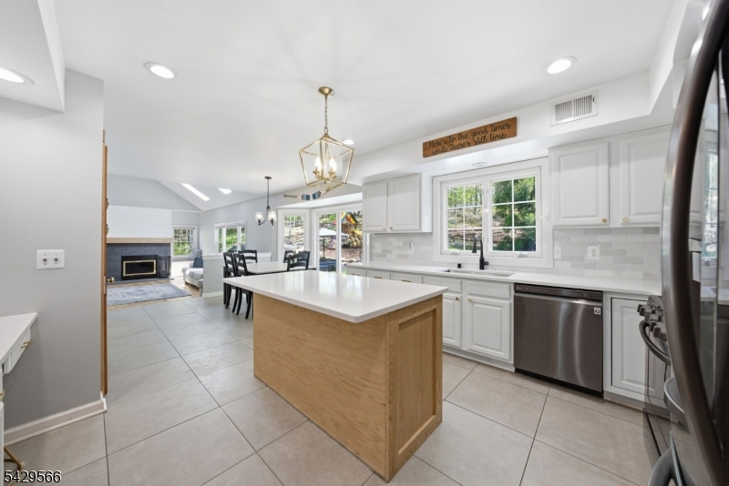 Jefferson Twp., New Jersey, 07849, United States, 4 Bedrooms Bedrooms, ,3 BathroomsBathrooms,Residential,Active,2052135