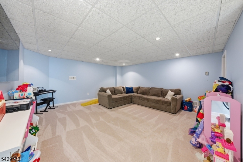 Jefferson Twp., New Jersey, 07849, United States, 4 Bedrooms Bedrooms, ,3 BathroomsBathrooms,Residential,Active,2052135