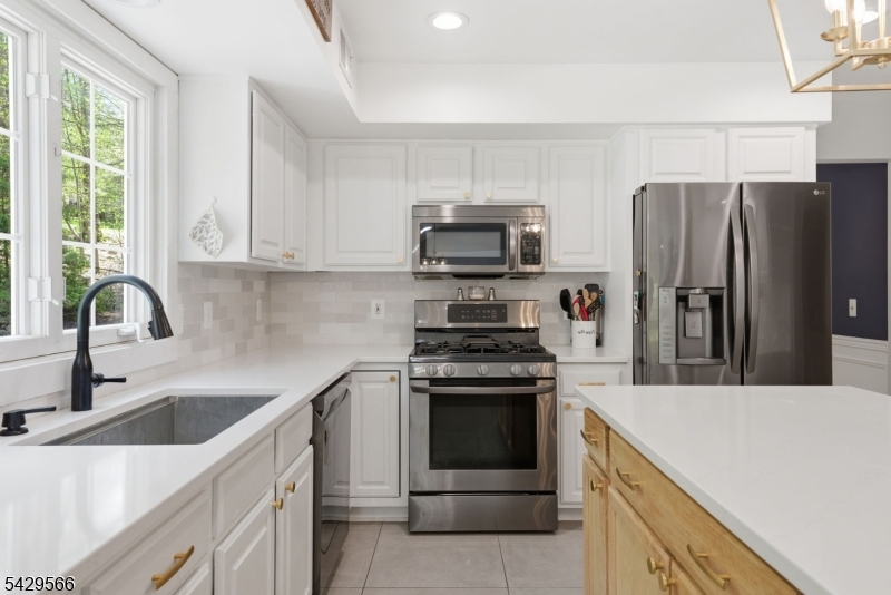 Jefferson Twp., New Jersey, 07849, United States, 4 Bedrooms Bedrooms, ,3 BathroomsBathrooms,Residential,Active,2052135