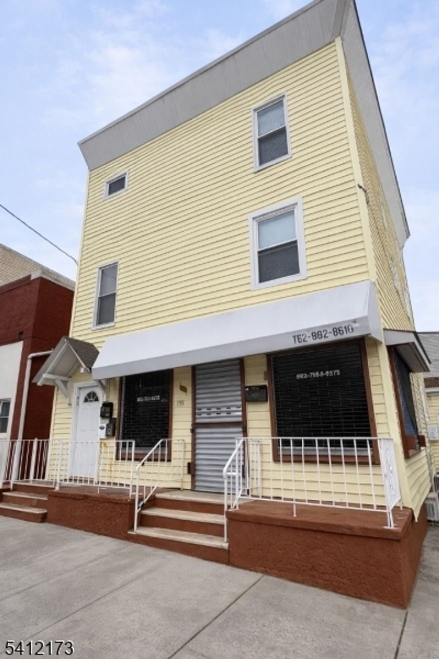 Prime commercial space available in a highly visible Newark location. Perfect for a beauty salon. Available for immediate occupancy.