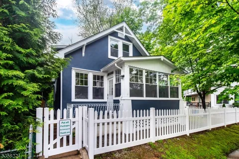 MLS: 3963318