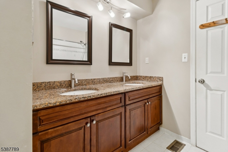 MONTGOMERY WOODS - Residential Lease