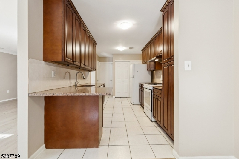 MONTGOMERY WOODS - Residential Lease