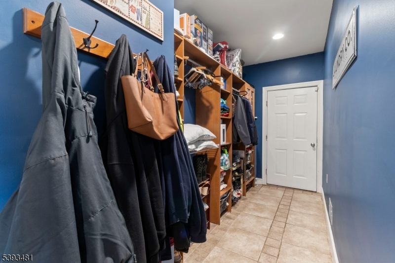 South Plainfield Boro, New Jersey 07080, United States, 5 Bedrooms Bedrooms, ,5 BathroomsBathrooms,Residential,Active,233152