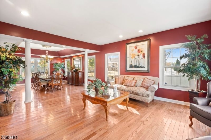 South Plainfield Boro, New Jersey 07080, United States, 5 Bedrooms Bedrooms, ,5 BathroomsBathrooms,Residential,Active,233152