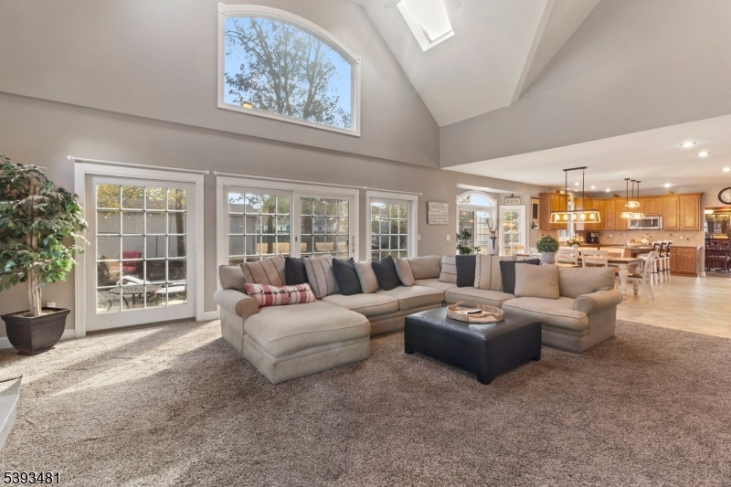 South Plainfield Boro, New Jersey 07080, United States, 5 Bedrooms Bedrooms, ,5 BathroomsBathrooms,Residential,Active,233152