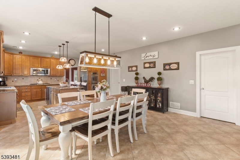 South Plainfield Boro, New Jersey 07080, United States, 5 Bedrooms Bedrooms, ,5 BathroomsBathrooms,Residential,Active,233152