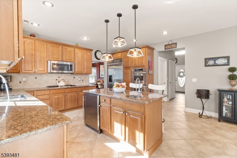 South Plainfield Boro, New Jersey 07080, United States, 5 Bedrooms Bedrooms, ,5 BathroomsBathrooms,Residential,Active,233152