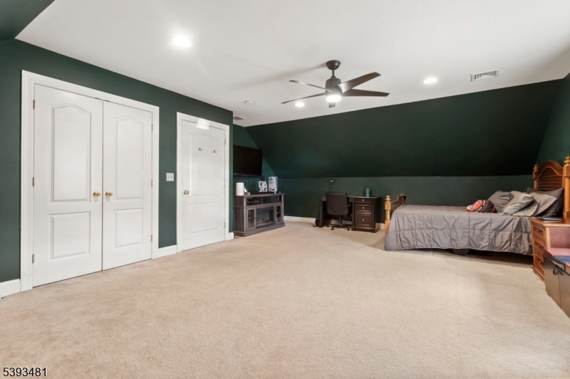 South Plainfield Boro, New Jersey 07080, United States, 5 Bedrooms Bedrooms, ,5 BathroomsBathrooms,Residential,Active,233152