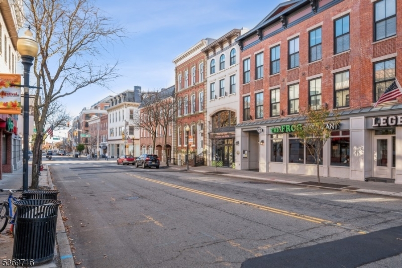 Morristown Town, New Jersey 07960, United States, 2 Bedrooms Bedrooms, ,1 BathroomBathrooms,Residential,Active,178304